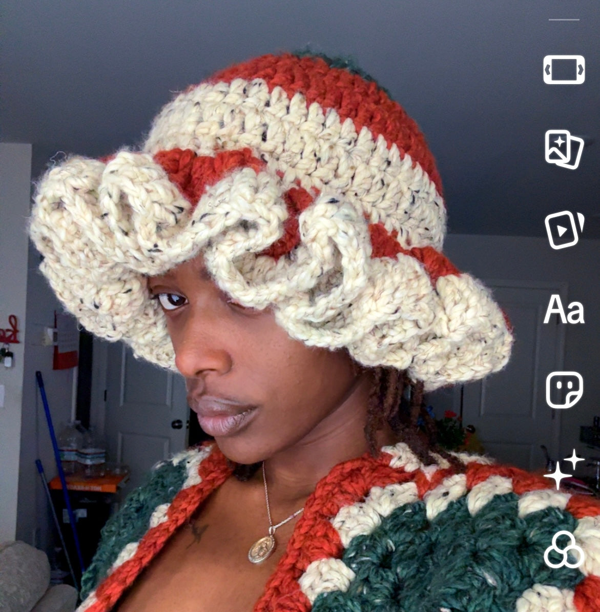 Noel Dreams Chunky Wool Ruffle Hat PATTERN